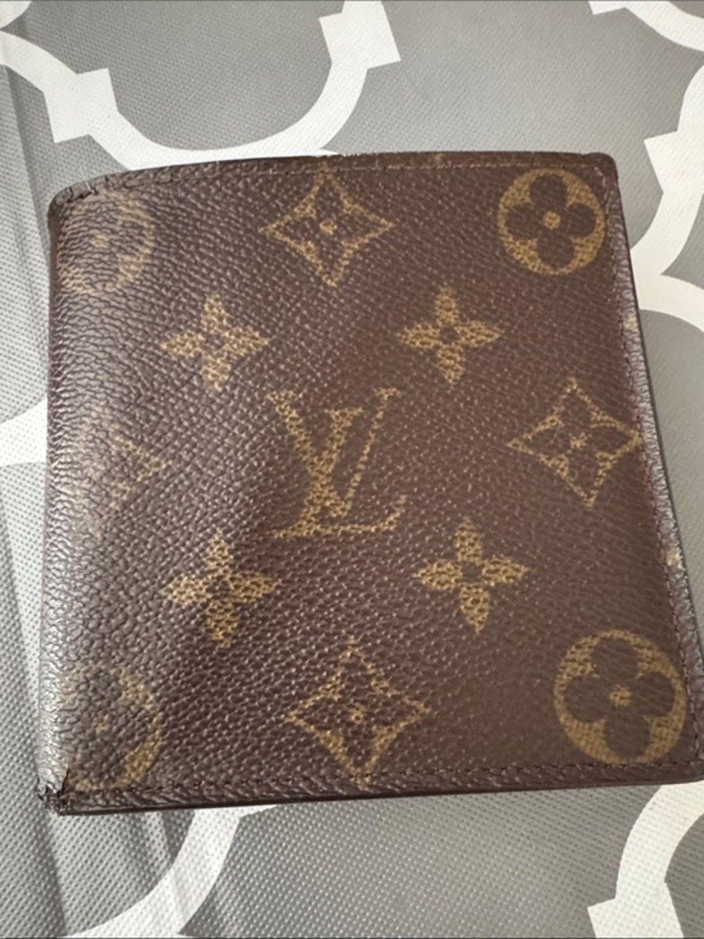 Louis Vuitton Monogram Bifold Wallet Authentic Entrupy Certified great condition